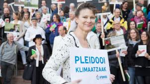 Marjan Minnesma, la directrice d’Urgenda après l’arrêt de la Cour
: «
Les gouvernements doivent agir maintenant dans la lutte contre les changements climatiques, sinon, on leur demandera des comptes
».