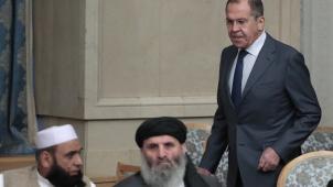 Engagé dans un jeu d’influence au Moyen-Orient et ayant des liens historiques avec l’Afghanistan, la Russie a réunit des officiels de Kaboul et talibans.
