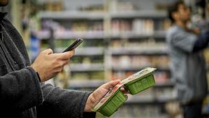 Le smartphone comme source d’informations nutritionnelles sur le lieu des courses
: une tendance qui séduit de plus en plus de consommateurs soucieux de leur santé.