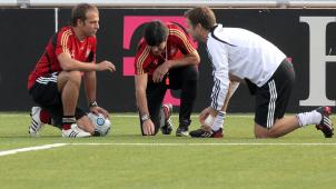 Du niveau amateur au niveau professionnel (ici l’équipe d’Allemagne de football lors d’un entraînement), le revêtement synthétique est en train de s’imposer un peu partout sur les terrains.
