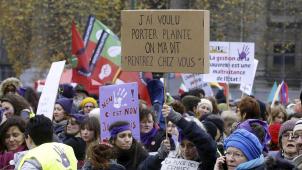 Près de 5.000 personnes ont manifesté dans les rues de Bruxelles ce dimanche pour protester contre les violences sexistes.