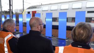 Un nouveau tronçon à quatre voies entre Bruxelles et Denderleeuw a été officiellement inauguré mercredi matin par le Premier ministre Charles Michel, le ministre fédéral de la Mobilité François Bellot notamment.