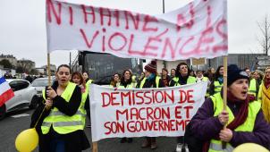 Acte IX ce week-end pour les gilets jaunes français, qui ne renoncent pas. La tâche s’annonce difficile pour Macron dans son grand débat national.