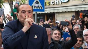Dans le carcan européen, Silvio Berlusconi le sait, il entrerait dans la catégoie des vieux sages.