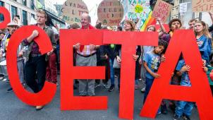 Les opposants au Ceta sont plus d’une fois descendus dans la rue pour dénoncer certains éléments de l’accord - ici, en septembre 2016 à Bruxelles.