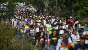 En Colombie, à la frontière avec le Venezuela, les gens sont arrivés massivement pour assister au concert «
Venezuela Aid Live
», et tous ont déjà en tête le passage de l’aide humanitaire américaine, qui pour eux devra passer de gré ou de force.