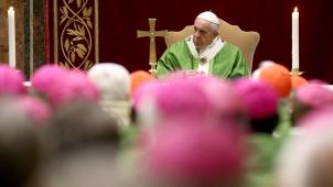 Le synode pose davantage de questions qu’il n’apporte les réponses concrètes que le pape François avait annoncées. © Photo News.
