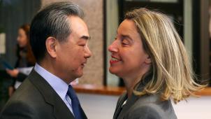 Le ministre chinois des Affaires étrangères, Wang Yi, et la Haute-Représentante de l’UE Federica Mogherini, lundi à Bruxelles.
