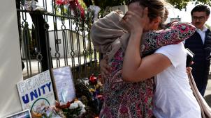 Au lendemain du massacre de Christchurch, les gestes d’hommage et de compassion se sont multipliés aux abords des mosquées visées par le tireur.
