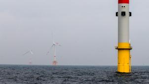 De plus en plus d’éoliennes se dressent en mer du Nord.