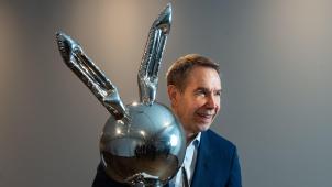 Jeff Koons est aujourd’hui l’artiste vivant le mieux payé au monde. son «
Rabbit
» s’est vendu pour la somme de 91,1 millions de dollars.