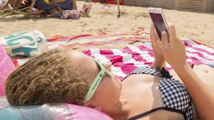 Certains n’envisagent pas de profiter de la plage sans aucune garantie de bénéficier d’un accès à Internet...