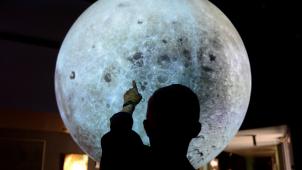 Selon Alain De Neve, la Lune est un but symbolique qui permettra d’engranger toute une série de nouvelles recherches et de nouveaux investissements.