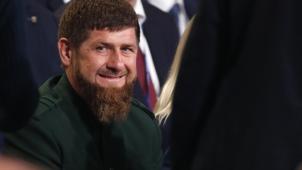Ramzan Kadyrov, le dirigeant tchétchène, ne tolère aucune critique. Et ceux qui risquent sont lourdement sanctionnés.
