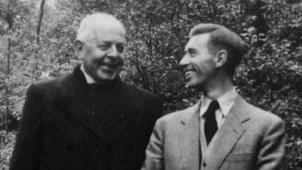 Hergé en compagnie de l’abbé Wallez, qui l’avait accueilli au «
Petit Vingtième
», au lendemain de sa condamnation pour collaboration et propagande en faveur de l’ennemi.