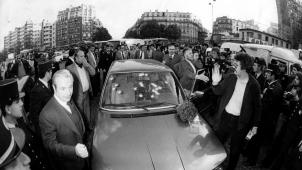La voiture de Mesrine, criblée de balles porte de Clignancourt à Paris
Taille