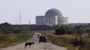 Le dôme de la Centrale electro nuclear de Juragua est décrépi. La ville de Ciudad Nuclear voisine n’est guère plus avenante.