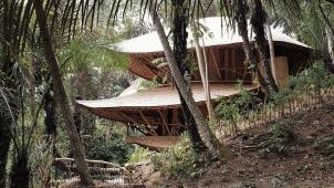 A Bali, le bambou est utilisé pour des demeures luxueuses