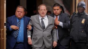 Harvey Weinstein à sa sortie d’une audience de la cour suprême de l’Etat de New York le 6 décembre dernier. © Reuters.