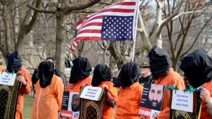 A Washington, une manifestation a dénoncé l’ouverture il y a 18 ans de la prison de Guantanamo, zone de non-droit.