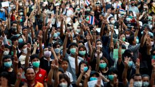 Manifestation d’étudiants, le 29 février dernier à Bangkok, contre la dissolution du «
Future Forward party
» une nouvelle formation très populaire au sein de la jeunesse.