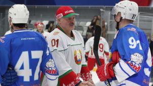 Le président Alexandre Loukachenko a lui-même participé à un match amateur de hockey sur glace, samedi à Minsk.