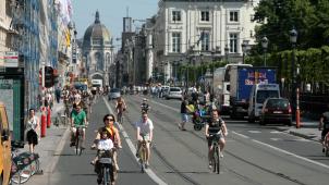 Piétons et cyclistes deviennent prioritaires dans le Pentagone de Bruxelles.