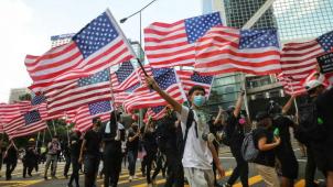 Le drapeau américain figure souvent en bonne place dans les manifestations à Hong Kong.
