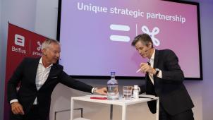 Le CEO de Belfius Marc Raisière et le CEO de Proximus, Guillaume Boutin, ont scelleé ce vendredi un partenariat stratégique à la fois technologique, marketing et commercial.