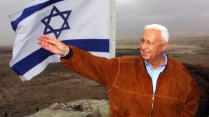 Ariel Sharon, ici en janvier 2000 dans la vallée du Jourdain, en territoire occupé.