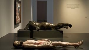 Au deuxième plan,  « Martyre » de Rodin.