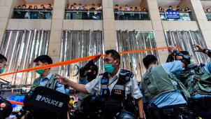 L’annonce ce mardi de l’adoption en urgence par le parlement chinois de la loi sur la sécurité à Hong Kong a entraîné des rassemblements d’opposants vite réprimés comme dans ce centre commercial. © AFP