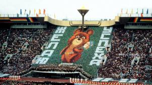 Le célèbre ours Michka, la mascotte des Jeux de Moscou.