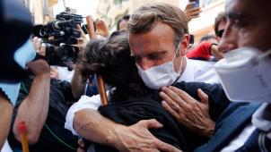 Emmanuel Macron a longuement compati à la douleur des Libanais, jeudi, lors de son déplacement à Beyrouth.