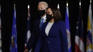Joe Biden et Kamala Harris, un tandem masqué pour les démocrates.