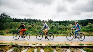 En Wallonie, les cantons de l’Est ont attiré un nombre record de touristes, pour des balades à vélo - comme ici sur la Vennbahn - ou à pied.