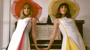 Catherine Deneuve et Françoise Dorléac, dans les robes trapèzes des «
Demoiselles de Rochefort
» en 1967.