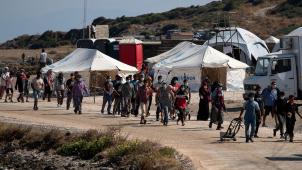 Les réfugiés du camp détruit de Moria ont pris place dans des structures d’accueil temporaires.