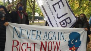 De nombreux étudiants de l’UEJB ont apporté leur soutien à la cause des Ouïghours lors d’un rassemblement, ce vendredi à Bruxelles.