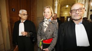 Delphine accompagnée de deux de ses avocats, Me Alain de Jonghe (à gauche) et le constitutionnaliste Me Marc Uyttendaele.