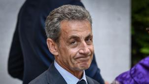 Voilà plus de huit ans que Nicolas Sarkozy traîne une vilaine affaire comme le sparadrap du capitaine Haddock.