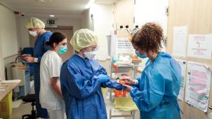 En moyenne, 90 malades sont admis chaque jour dans les hôpitaux belges.