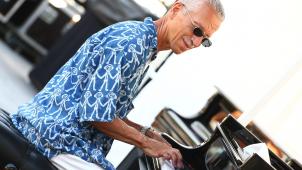 Frappé par un double AVC, Keith Jarrett (ici au festival de Juan-les-Pins en 2012) ne peut plus jouer que de la main droite.