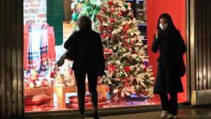 Le gouvernement Conte reste très strict en prévision des fêtes de fin d’année, mais il pourrait autoriser le shopping de Noël - ici, à Milan.