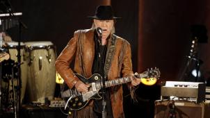 Neil Young de vendre 50% des droits de son catalogue pour un montant estimé à 150 millions de dollars, selon la BBC.