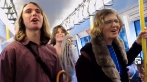 Screenshot_2021-01-19 Train Passengers Sing Over the Rainbow - YouTube(5)