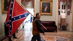 Le drapeau des confédérés au beau milieu du Capitole. Une des images les plus incroyables du mandat de Donald Trump.