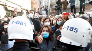 Manifestation, jeudi à Istanbul: les invectives du pouvoir à l’égard de leur mouvement ne font que renforcer la mobilisation des protestataires.