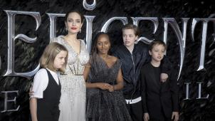 La star avec quatre de ses six enfants, en octobre 2019 à Londres.