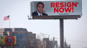 A Albany, capitale de l’Etat du New York, un panneau électronique réclamait, cette semaine, la «démission immédiate» du gouverneur Andrew Cuomo.